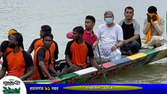 লুঙ্গি-গেঞ্জি পরে দৌঁড়ের নৌকায় পরিকল্পনামন্ত্রী