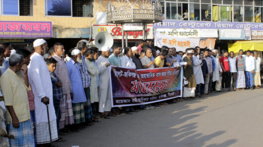 জকিগঞ্জ-সিলেট সড়কে গণপরিবহনে গলাকাটা ভাড়া আদায় : মানববন্ধন