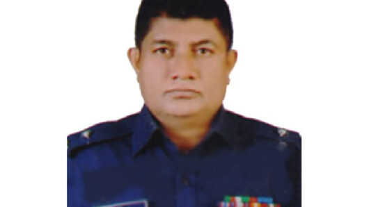 নারী পুলিশের সাথে আপত্তিকর অবস্থায় ধরা, ইন্সপেক্টর ক্লোজড