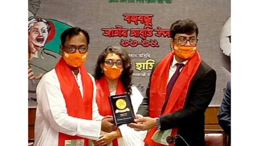 বঙ্গবন্ধু শেখ মুজিব জাতীয় আবৃত্তি পদক পেলেন মোকাদ্দেস বাবুল