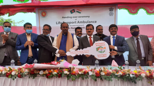 সুনামগঞ্জ পৌরসভাকে ভারত সরকারের লাইফ সাপোর্ট এম্বুলেন্স প্রদান