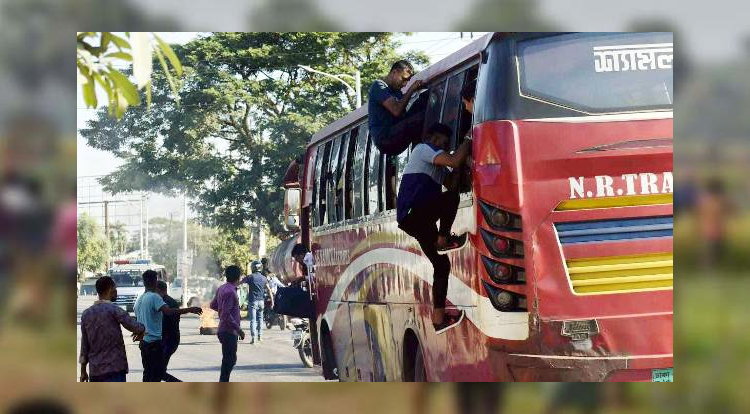 সিলেটে যাত্রীবাহী বাসে আগুন দেওয়ার চেষ্টা