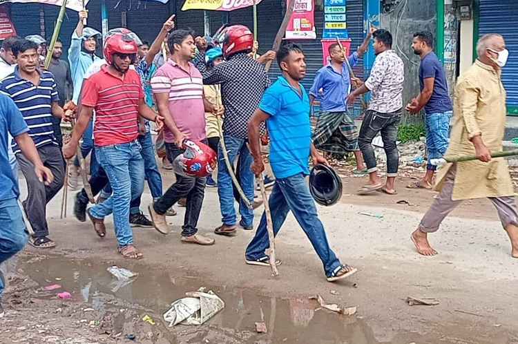 নির্বাচনী সহিংসতা : দক্ষিণ সুরমা থানাধীন জনমঙ্গল সরকারী প্রাথমিক বিদ্যালয় ভোট কেন্দ্রে বিএনপি-জামাত-ছাত্রদলের হামলা, ব্যাপক সংঘর্ষ, থানায় মামলা দায়ের