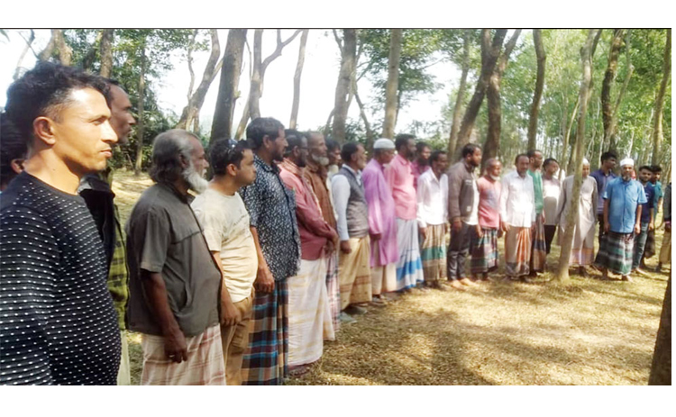 গোয়াইনঘাটে মিথ্যা তথ্য দিয়ে অ-কৃষি বন্দোবস্ত : বাতিলের দাবিতে মানববন্ধন