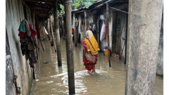 নগরে বাড়ছে পানি, ইতোমধ্যে আক্রান্ত ৪ হাজার পরিবার