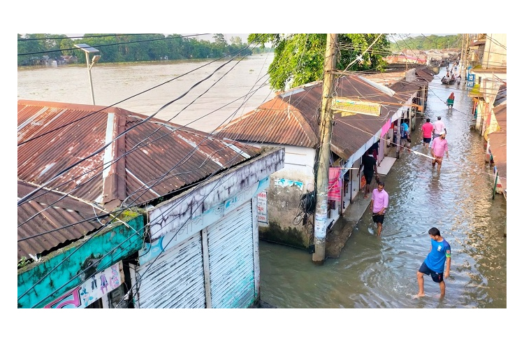 ফেঞ্চুগঞ্জ বাজারে দোকানে দোকানে পানি