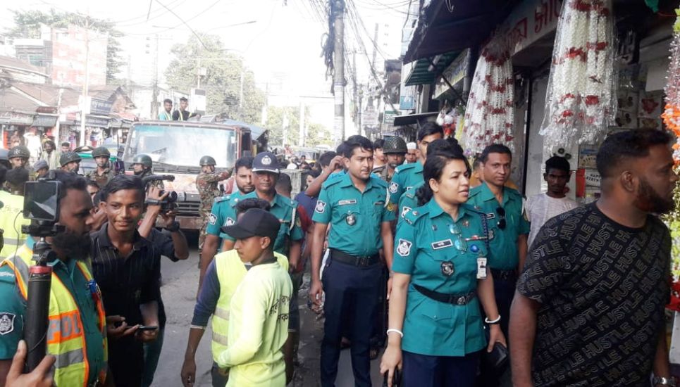 সিলেটে ফুটপাত দ খ ল মুক্ত রাখতে যৌথ বাহিনীর অ ভি যা ন