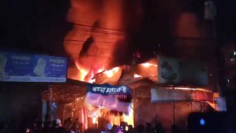 চাঁদা দিতে অস্বীকৃতি করায় জঙ্গী সংগঠন জেএমবি’র সন্ত্রাসীরা কুলাউড়ার খান মার্কেট জ্বালিয়ে দিল : বিপুল ক্ষয়ক্ষতি