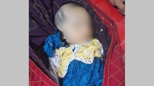 টমটমকে অটোরিকশার ধাক্কা, মায়ের কোল থেকে ছিটকে পড়ে নবজাতক নিহত