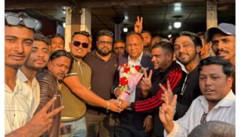 ত্রয়োদশ জাতীয় সংসদ নির্বাচনে বিজয়: এমরান আহমেদ চৌধুরীকে বিয়ানীবাজার-গোপালগঞ্জ বিএনপির ফুলেল সংবর্ধনা